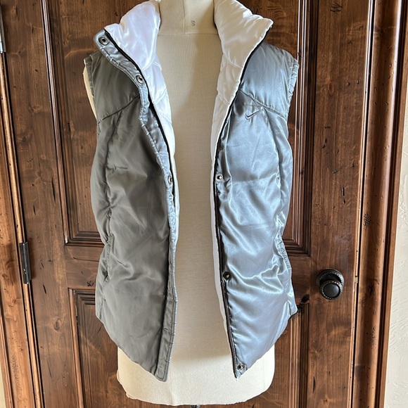 Nike white, silver reversible puffer vest - Picture 4 of 7